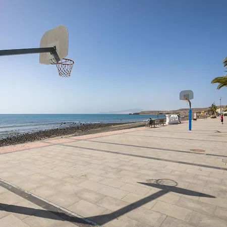 Home2book Cozy Beachfront Getaway In شقة تاراخاليخو