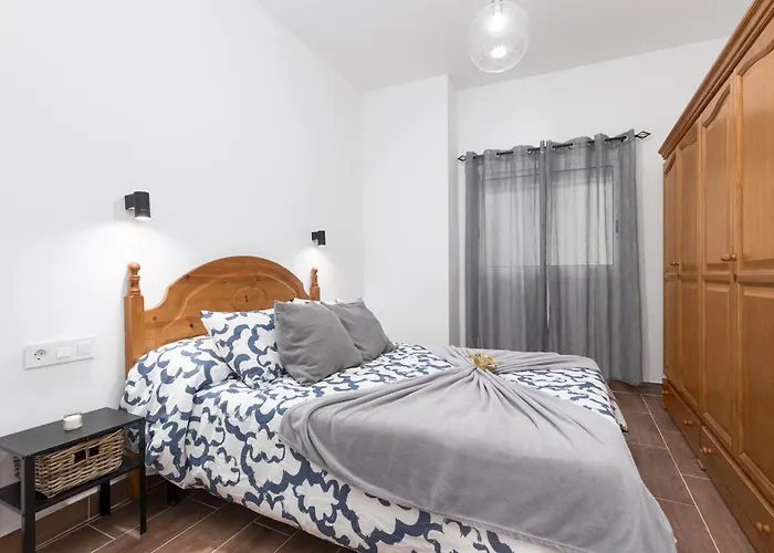 Home2book Cozy Beachfront Getaway In Apartment