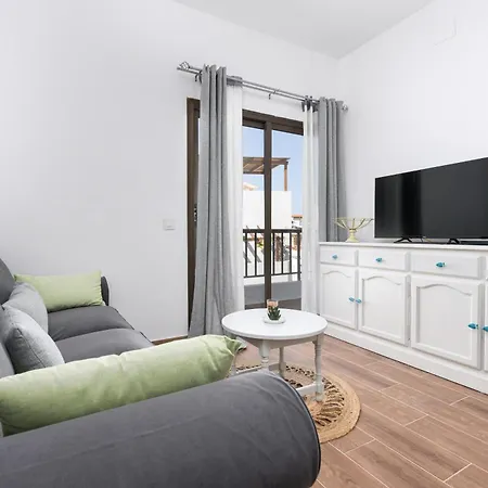 Home2book Cozy Beachfront Getaway In